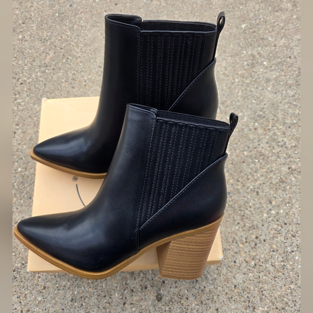 Soda Classic Black Ankle Boot with Stacked Heel - Women Size 8